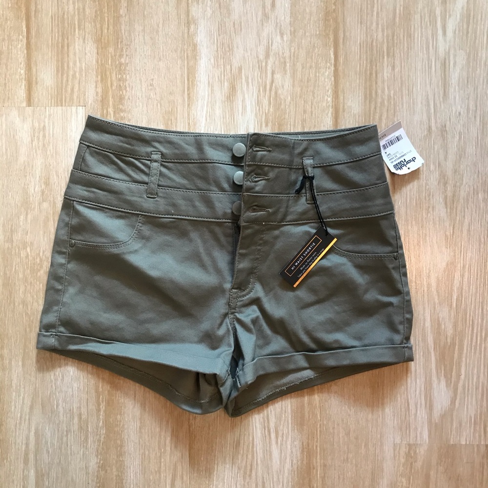 Olive refuge shorts